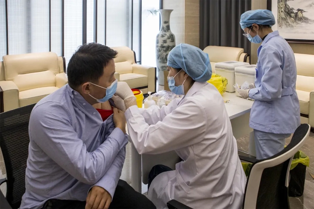 疫苗接種進企業，貼心服務暖人心